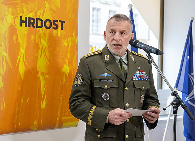 Výbor pro obranu projedná nového šéfa armády, dorazí Řehka i Zůna