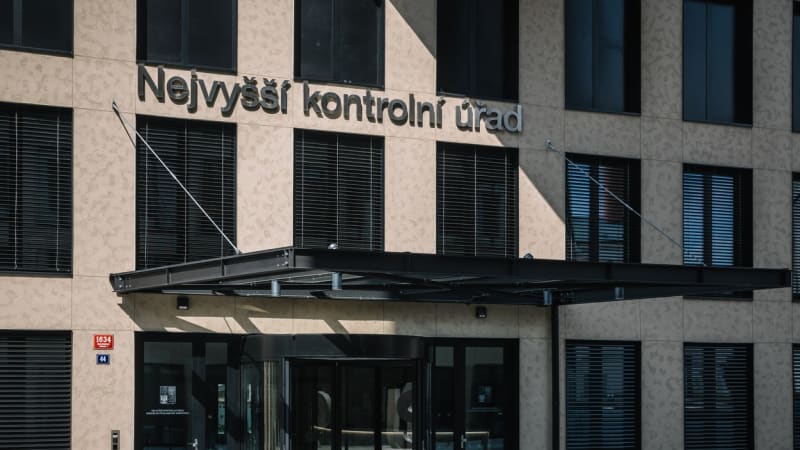 Alarmující výsledky kontrol: Nemocnice z peněz po covidu kupovaly nepotřebné přístroje