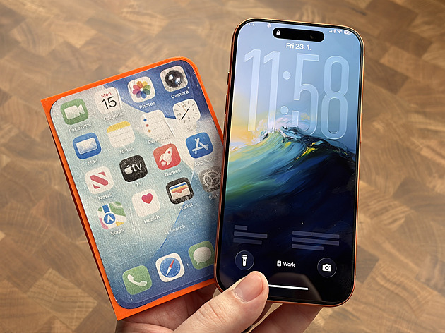 Vedle hvězdy budou postávat dva nudnější nové iPhony. Na třetí si počkáme