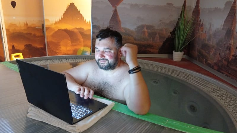 Bydlení režiséra Tomáše Magnuska: Kinosál, wellness i posilovna. Nahlédněte do jeho království