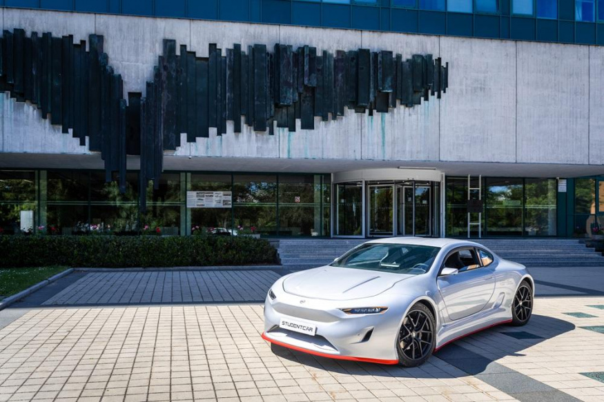Stovka za  3,3 sekundy! Čeští studenti postavili elektromobil Titan, do kapsy strčí i luxusní supersporty