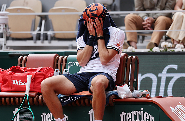 Roland Garros ONLINE: Menšíkovi se v semifinále nedaří, ztrácí i druhý set