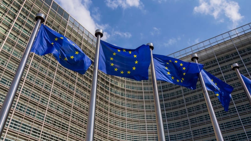Pojistka proti drahým palivům: EU schválila strop pro povolenky, ujednala ho Nerudová