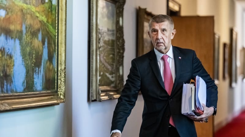 Spor o nepřítomného Babiše: Macinka se vysmál opozici. Ukazujete vlastní tupost, reagoval Kupka